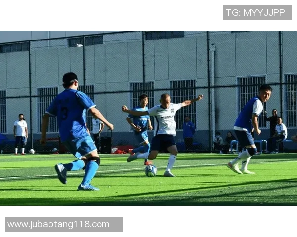 当足球巨星逐渐老去仍在绿茵场坚持追逐梦想