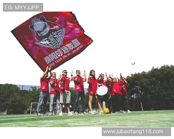 足球球星cosplay热潮：球迷穿上偶像战袍再现绿茵场经典瞬间